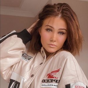 Meet your Posher, Cassandra